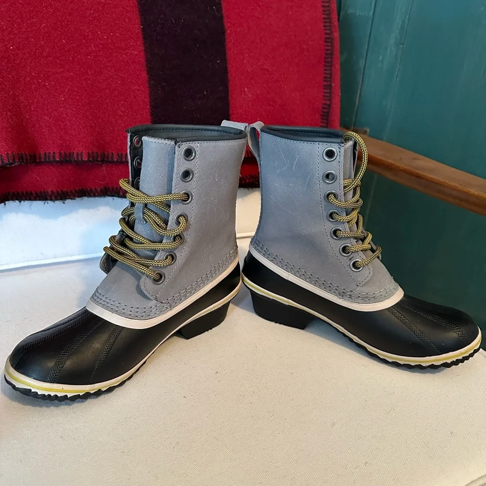 NWOT Sorel Black and Grey Slimpack 1964 boots size 7